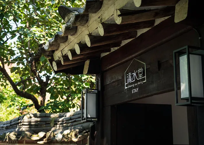 Bukchon Premium Hanok Cheongsudang *